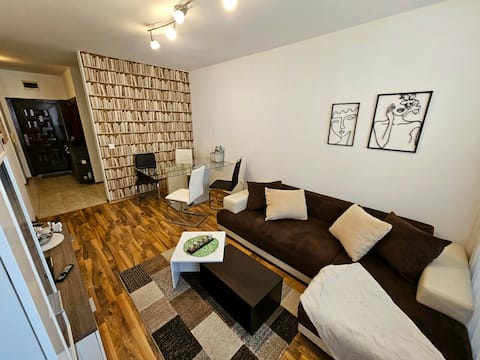 Feel at HOME Modern, Cozy and Spacious apartment