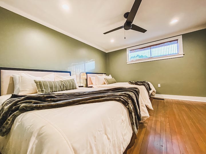 Chumba cha kulala cha wageni wawili aina ya queen