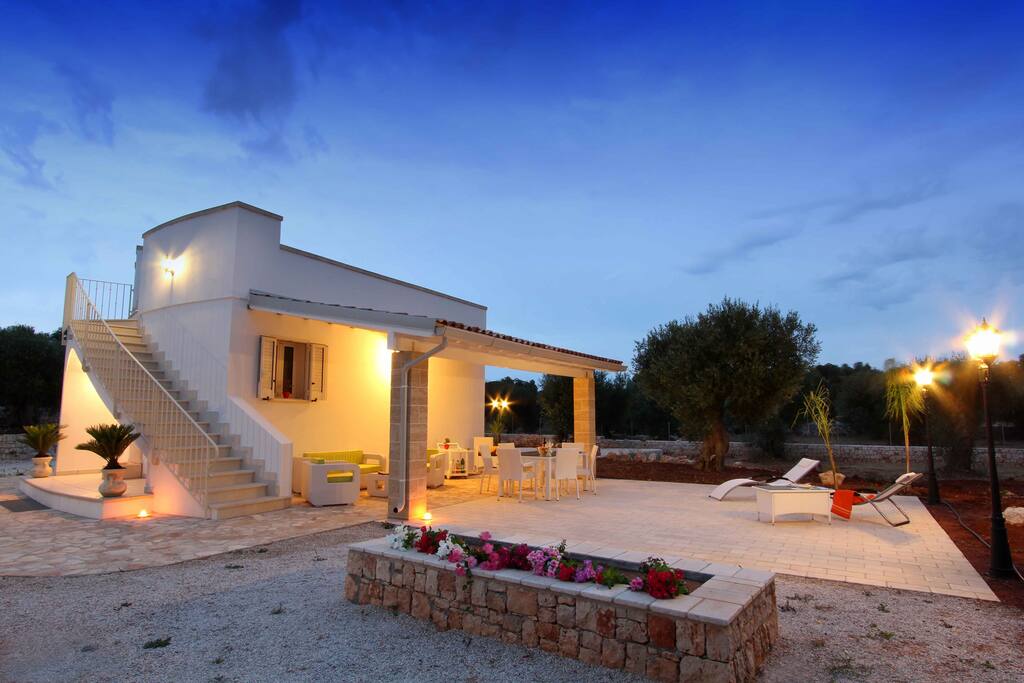 ESTERNO DELLA VILLA