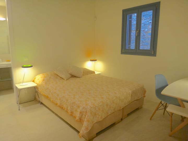 Bedroom 3 on English courtyard
