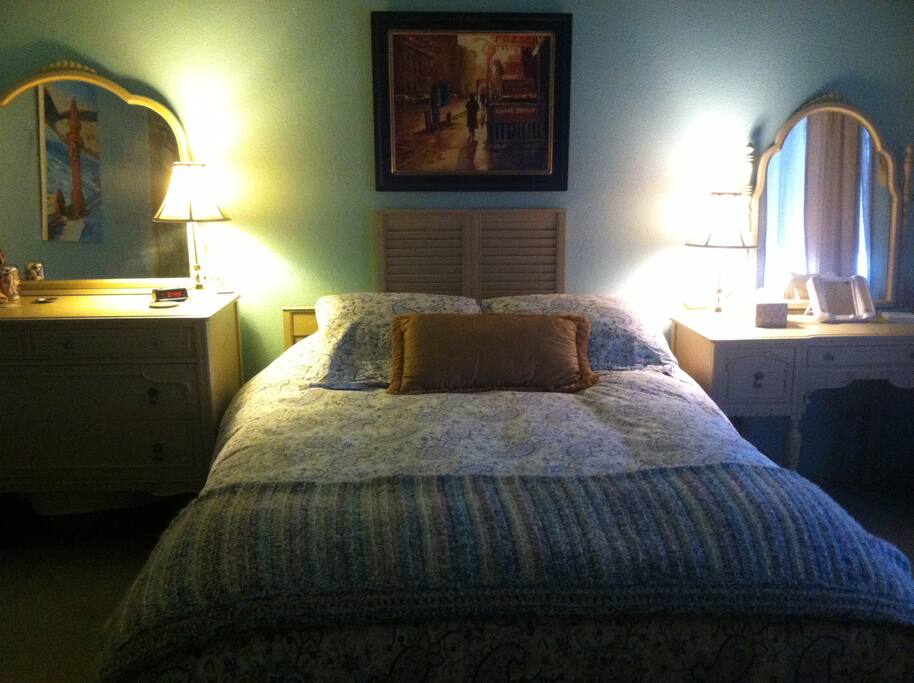 Bedroom with queen bed