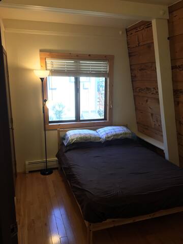 Private Room a Walk from Tahoe City!