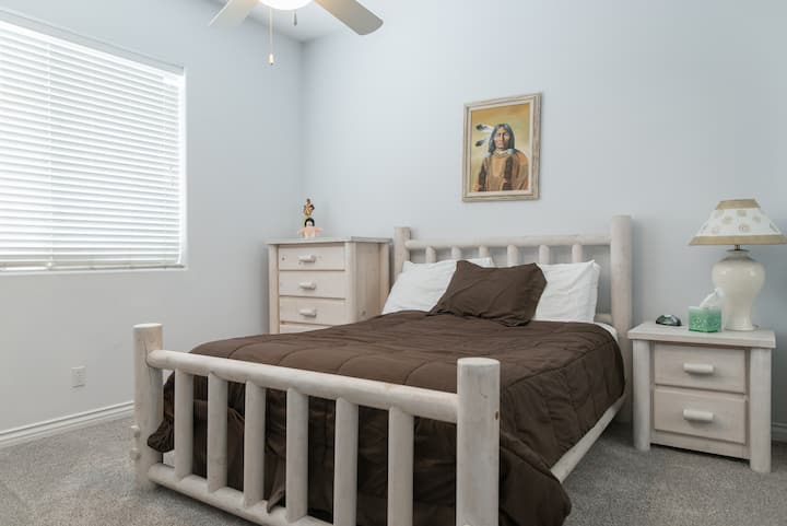 MIESTNA DOMORODÁ AMERICKÁ IZBA