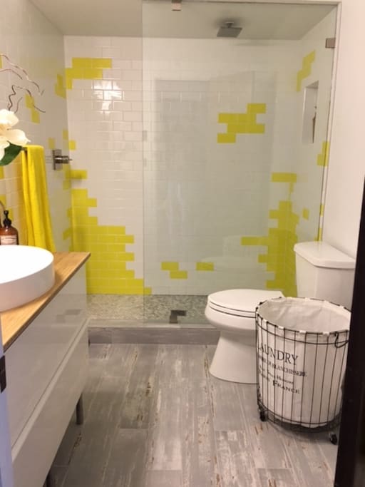 Main bathroom full view
