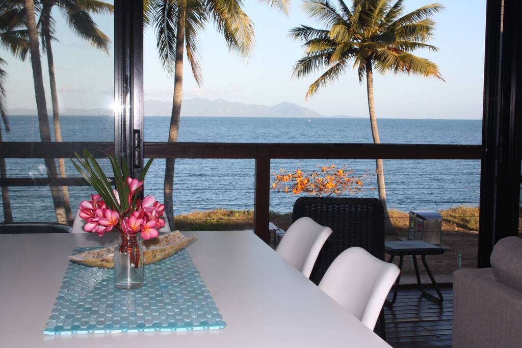 DINNING BY THE SEA