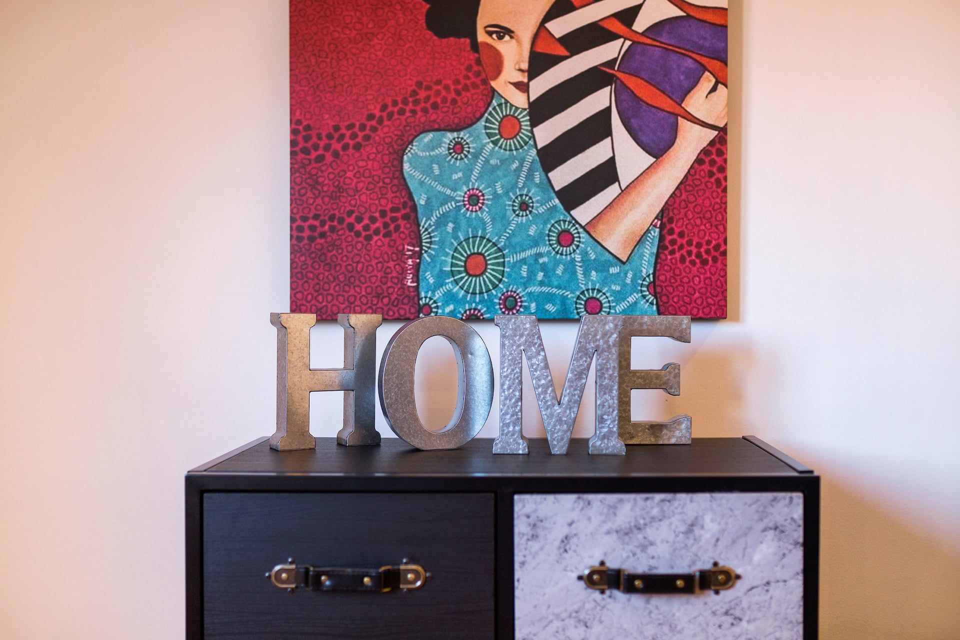 * Amazing design apt, prime location w parking * — photo 5