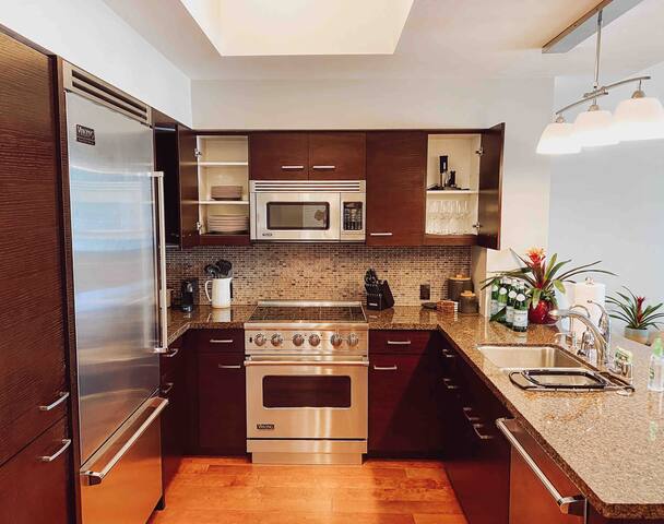 The Penthouse modern luxury in Waikiki gallery image 5