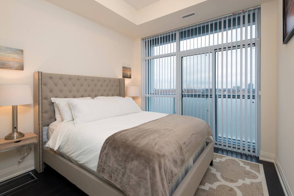 Beautiful Queen Sized Bedroom