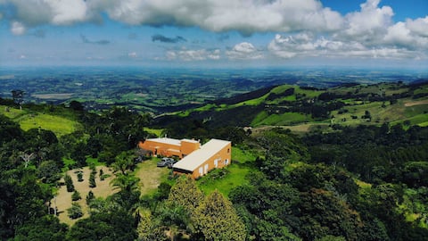 Country House in the Mountains with Beautiful View, 200mb Wifi