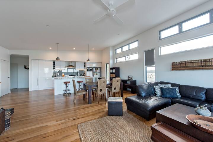 Byron Shire luxury ocean view+pool+2 min to beach gallery image 2