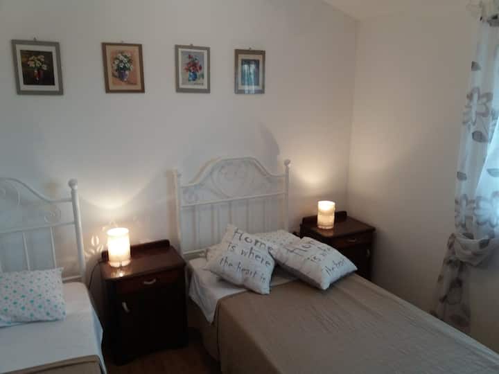 Dormitorio con 2 camas de una plaza, se puede armar,a pedido.