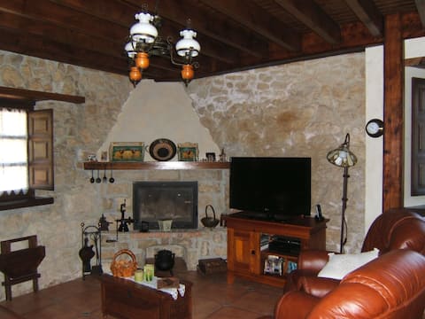 Top performing Airbnb: A rural house with a garden near the village in Piloña