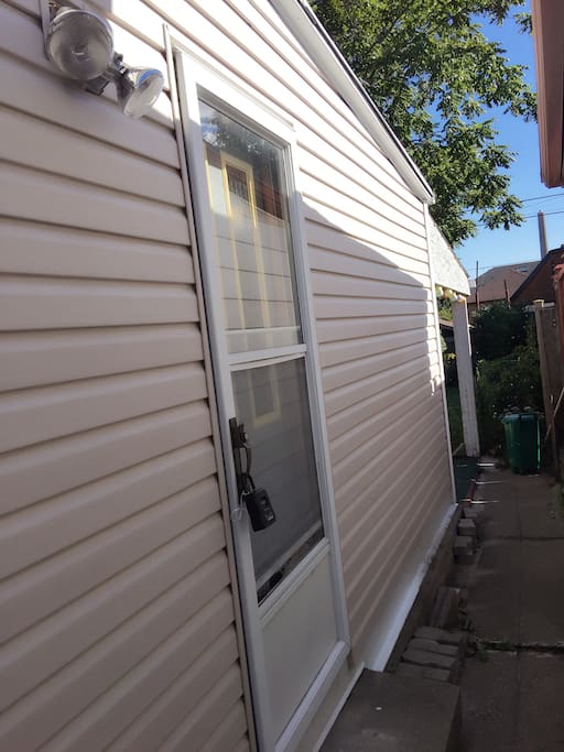 Side door entrance ,lock box for easy check in .