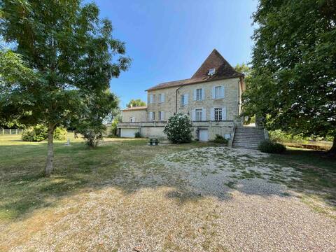 Estate on the banks of the Dordogne