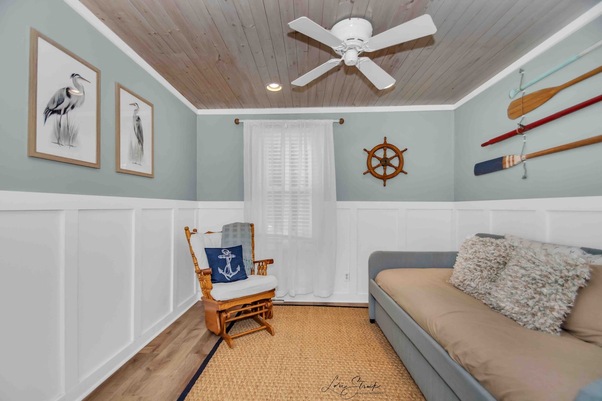 Habitación delantera. Puede ser sala de estar o dos camas individuales.