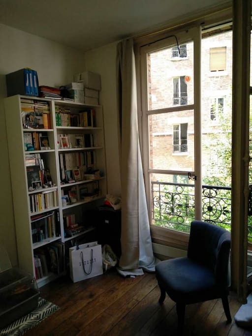 Côté bibliothèque.