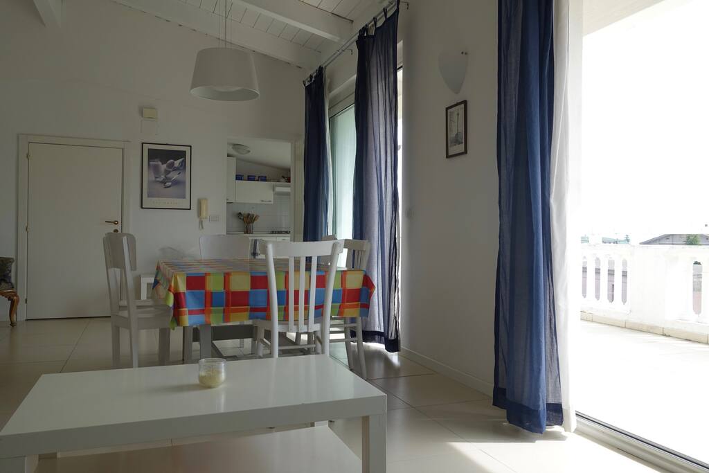 salone con ampio terrazzo