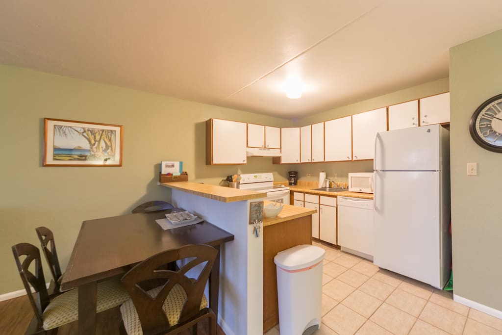 Dine-in kitchen with seating for four