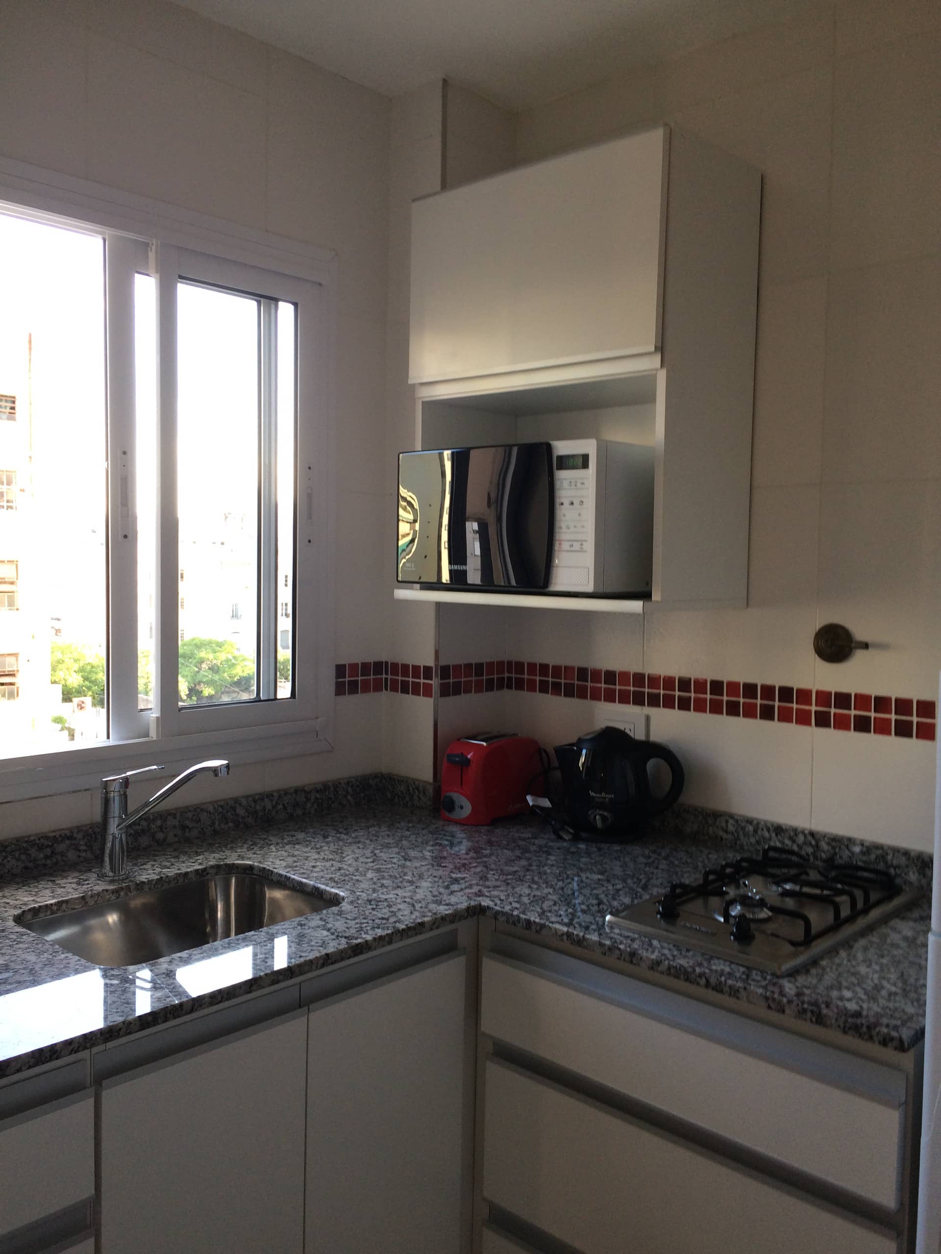 Bright studio apartment in Monserrat