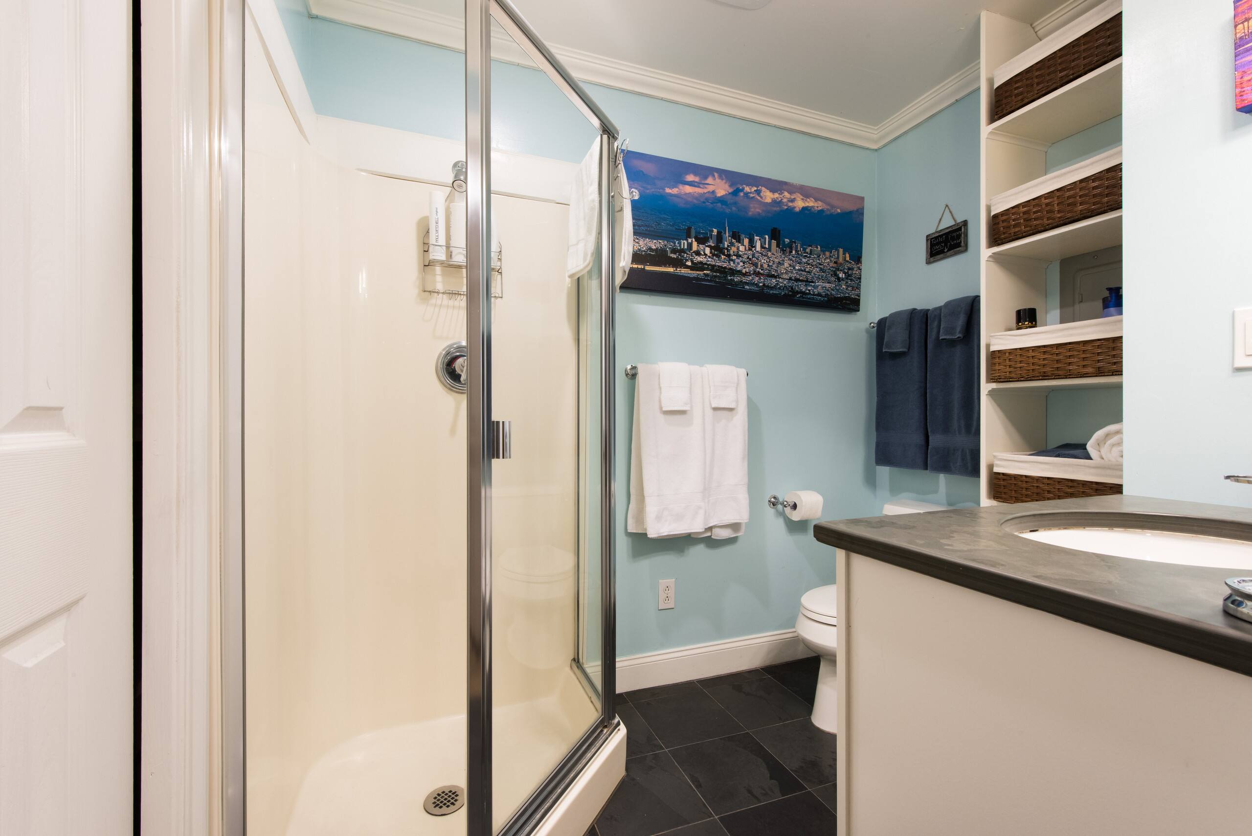 Home in San Francisco · ★4.96 · 6 bedrooms · 8 beds · 4.5 baths - Image 39