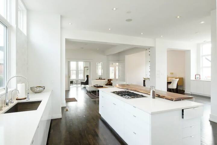 Luxury Retreat Home in the Heart of 12 South gallery image 2