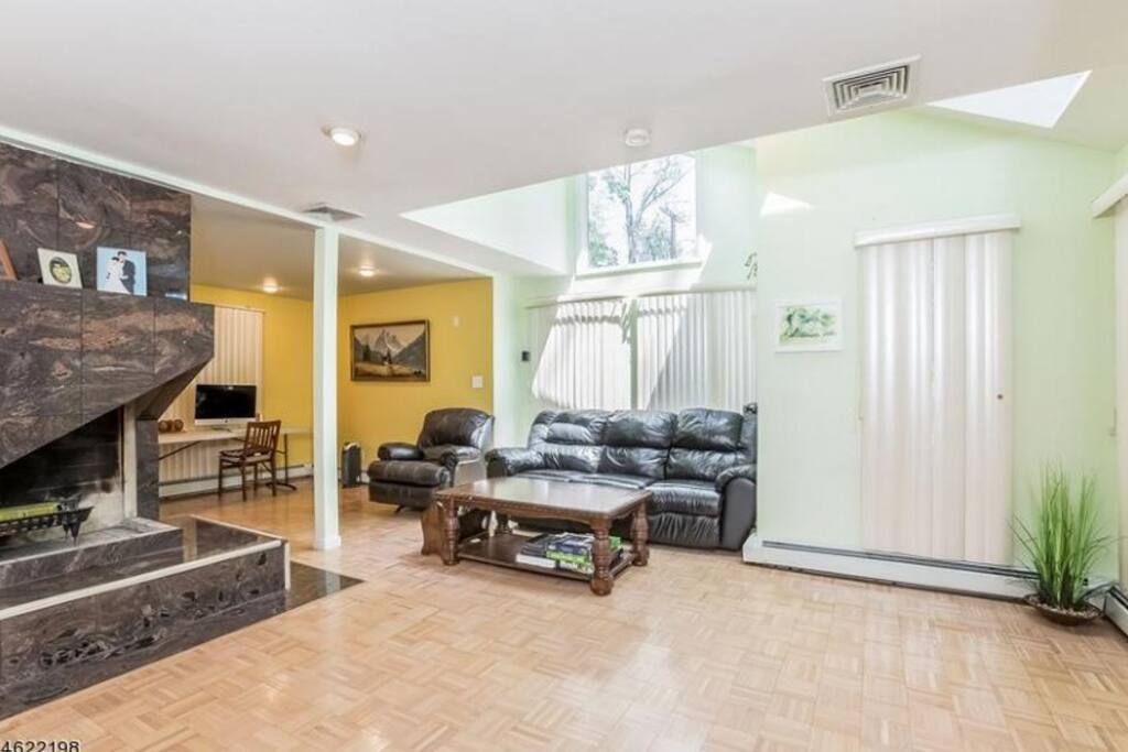 Living Room/Den