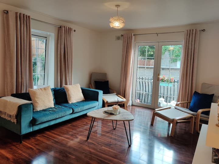 Town Center, 2 Bedroom Apartment, Super Central Condominiums for Rent