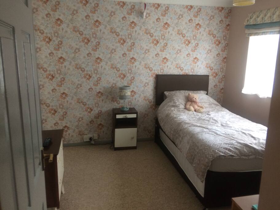Guest room set out as Single room