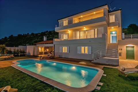 Successful Airbnb property: Villa Alba (new deluxe vacation residence) in Općina Rogoznica