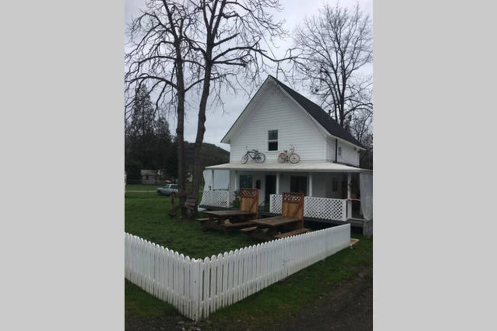 Front View of 292 SE Pine on the Bike Path and River