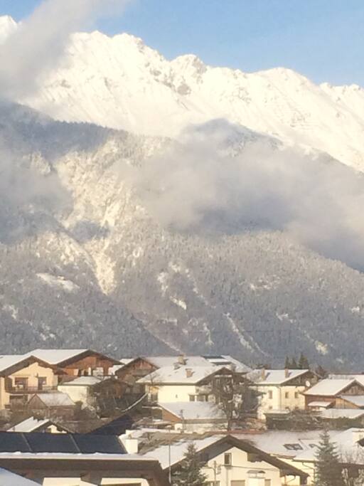 Ausblick vom Balkon auf die Nordkette von Innsbruck