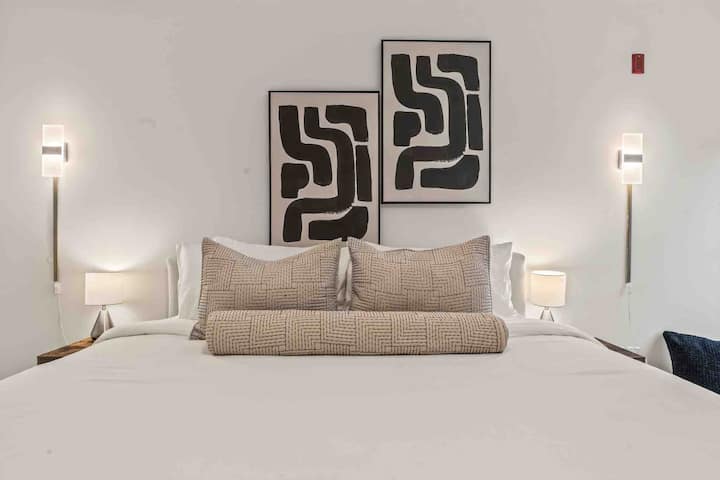 Cama king con capacidad para dos personas 