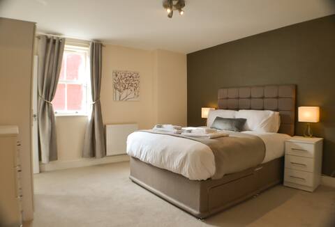 City Centre | King Bed | Self Check-In | Parking
