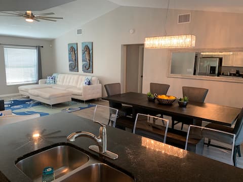 Top Airbnb: “Cape Paradise”Waterfront.GulfAcc.Jcuzi.Heat Pool. in Florida