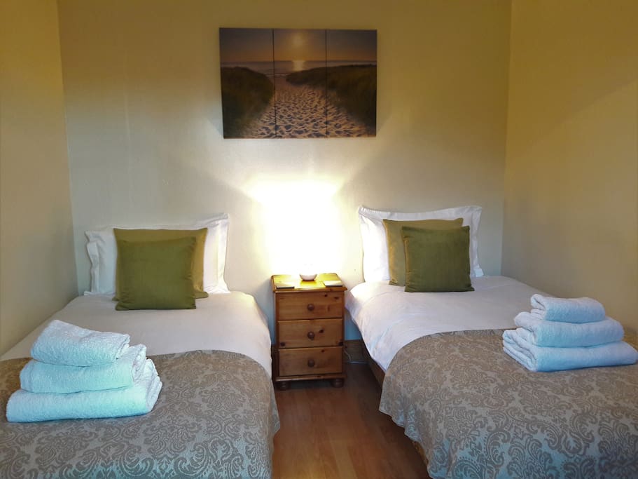 Twin bedroom