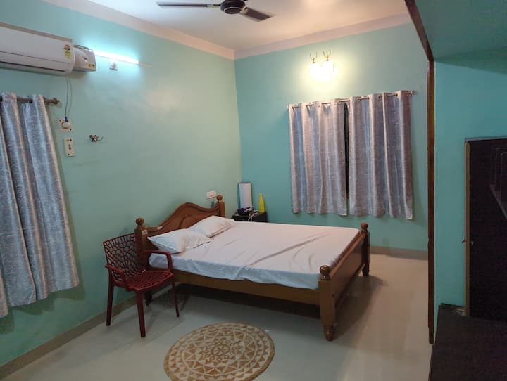 חדר השינה השמאלי למעלה 