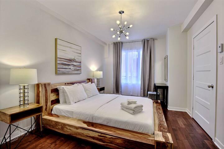 5BDR Loft Downtown w/ Private Rooftop Deck gallery image 4