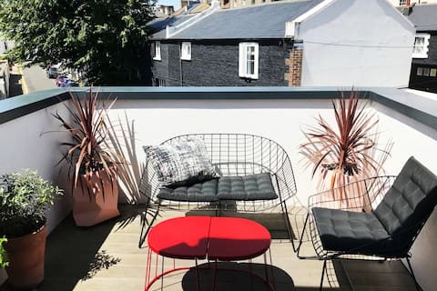 BRIGHT & QUIET STYLISH FLAT, SUNNY ROOF TERRACE