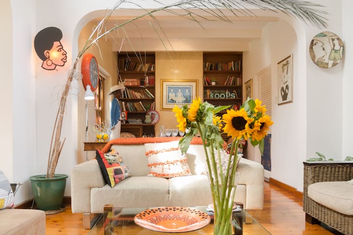 Camps Bay Villa with Mountain Views near the Beach