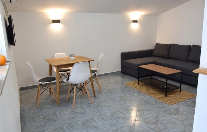 Schöne Ferienwohnung - Neu Renoviert. Apartment 1 - Vir