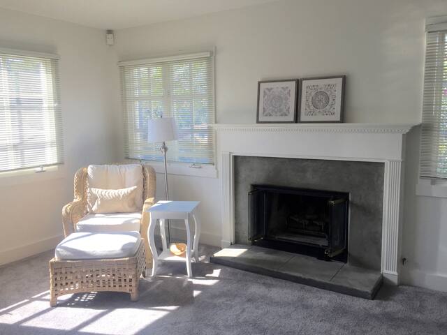 Fireplace Suite: 2 Rooms + Breakfast + Parking