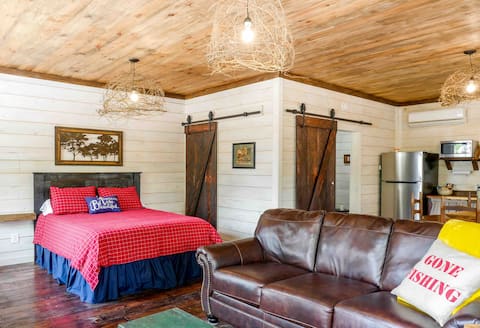 Cozy country farm style studio cabin
