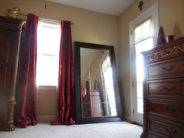 Exquisite Lower Garden District Home gallery image 4