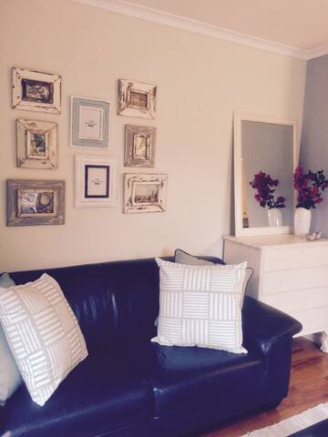 2 Bedroom House in Observatory Cape Town gallery image 2