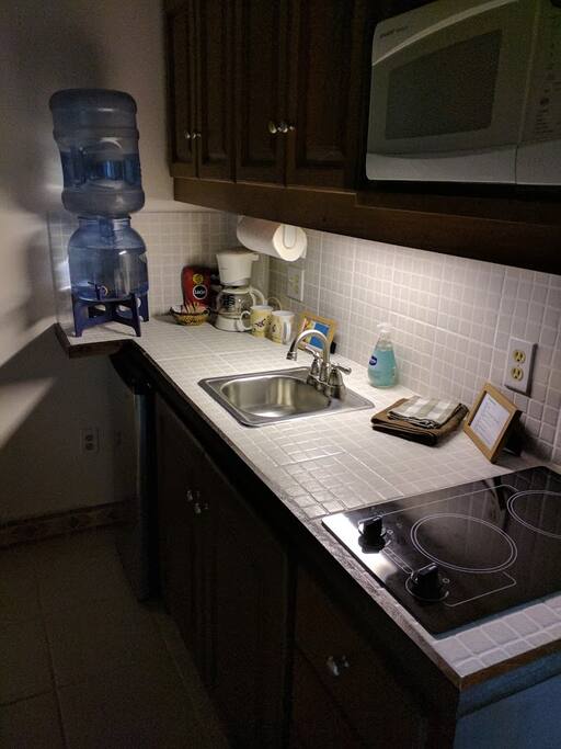 Kitchenette w/ two burner stove top and mini frig