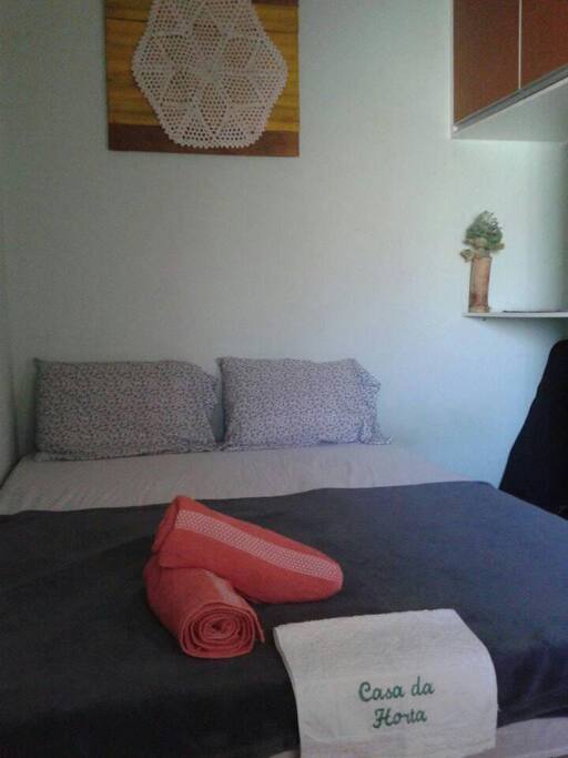 Quarto privativo com banheiro compartilhado