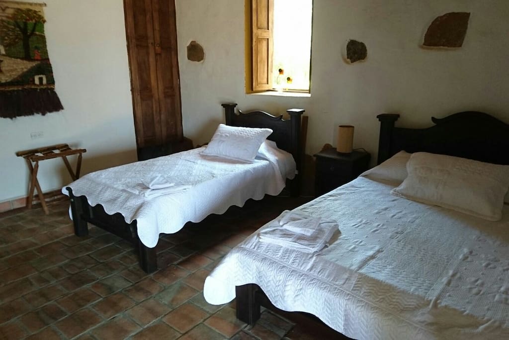Comfortable and clean single o duplex beds.
