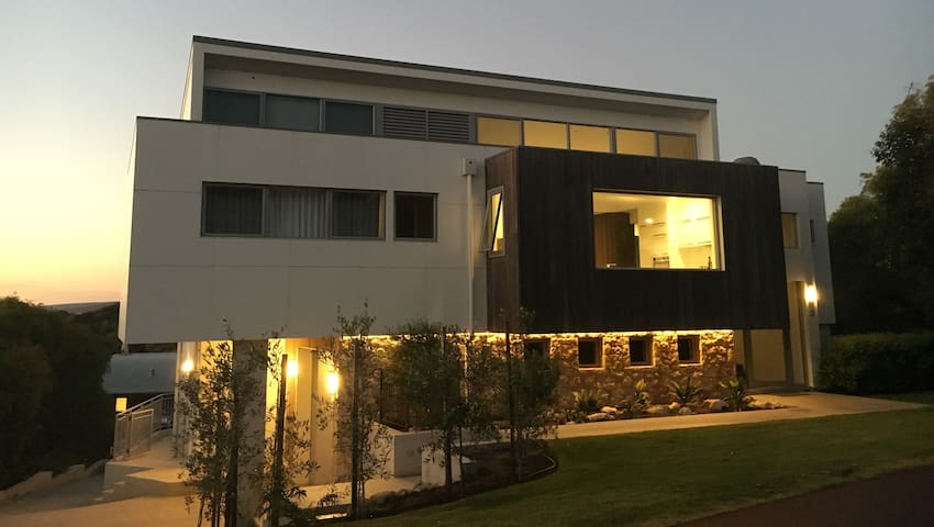 Yallidyll – Caves Ridge, Yallingup