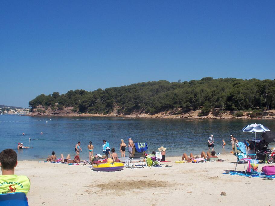 PLAGE STE-ASILE. Côté sable, aménagé, douche, poste secours.