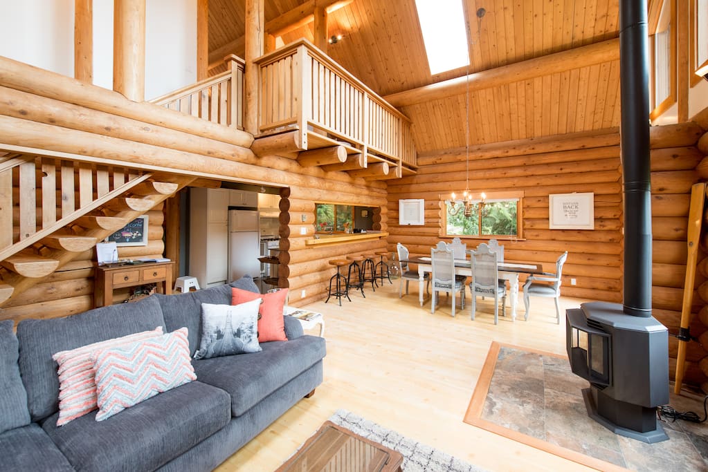 Open concept, perfect for family gatherings!